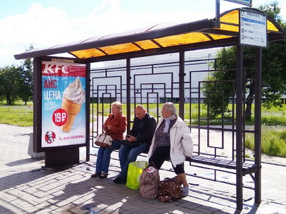 Реклама KFC на остановке
